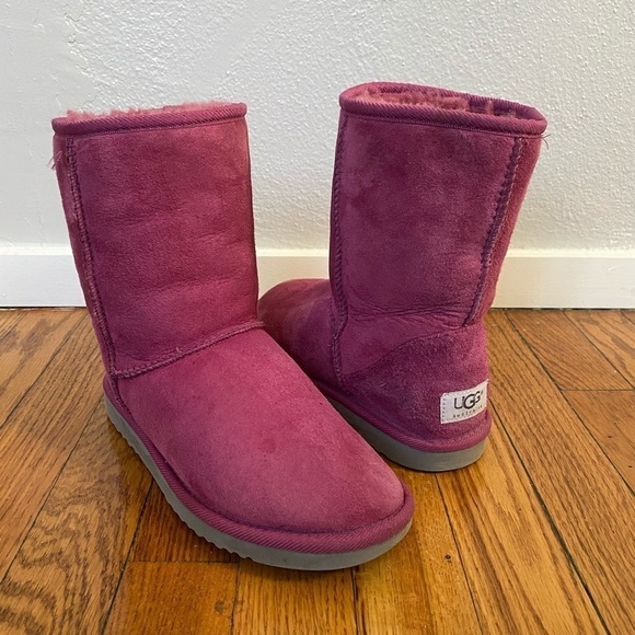 UGG Australia Classic Short II Pink Boots Size 6 - Picture 1 of 7